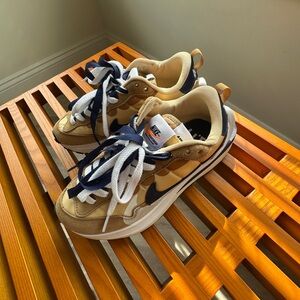 Nike Sacai Vaporwaffle Sesame Tan Navy White Double Lace Sneakers Women’s 6
